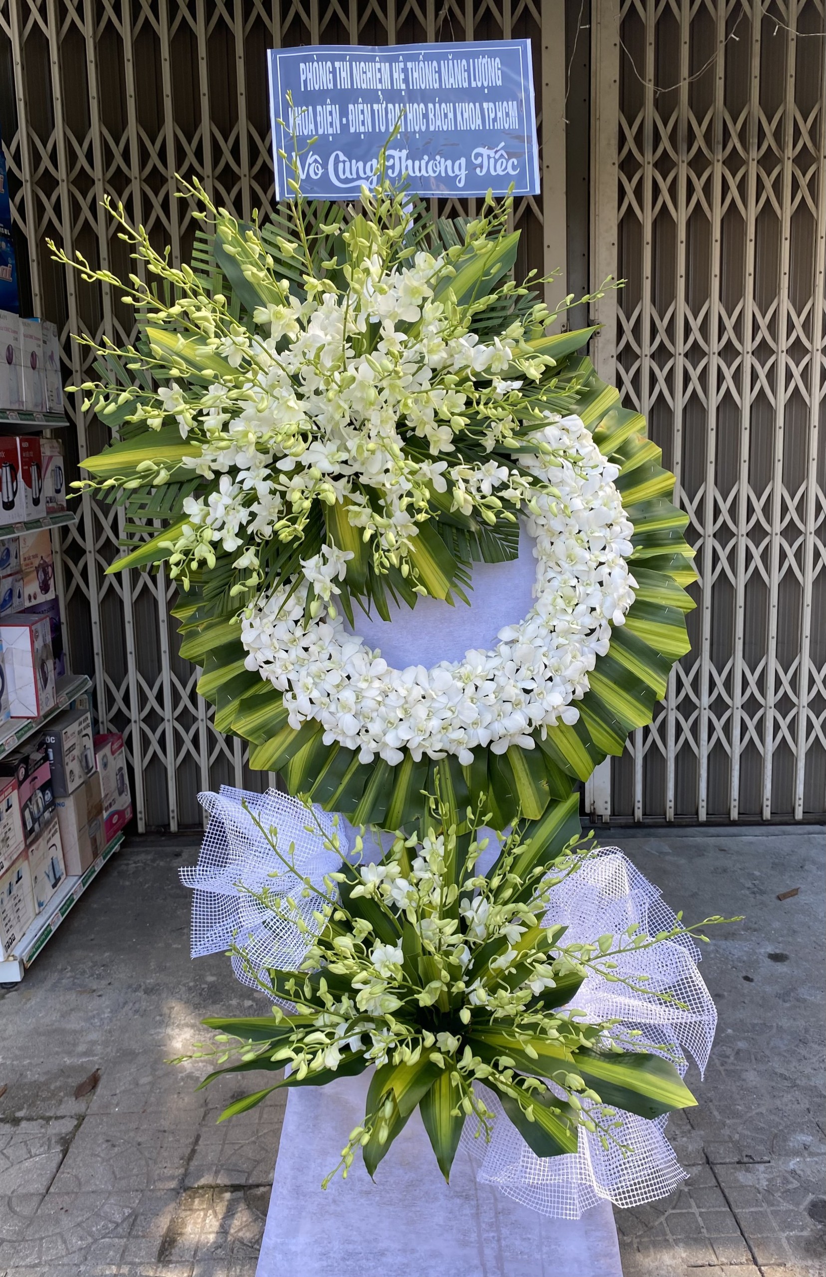 Kệ Hoa Chia Buồn